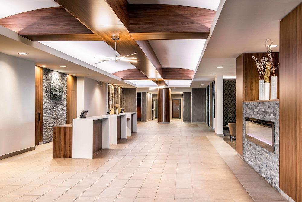 Clarion Hotel & Suites - Lobby