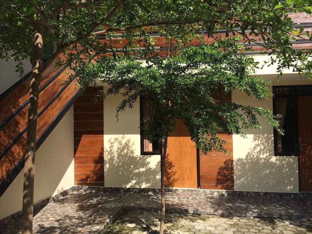 Bamboe Inn Homestay - Exterior
