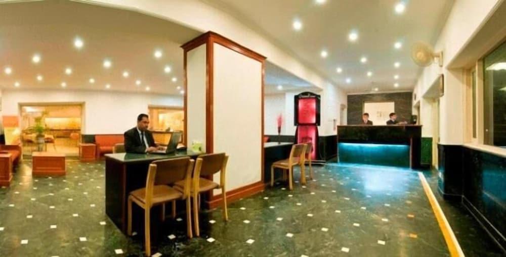Grand Hotel Agra - Lobby