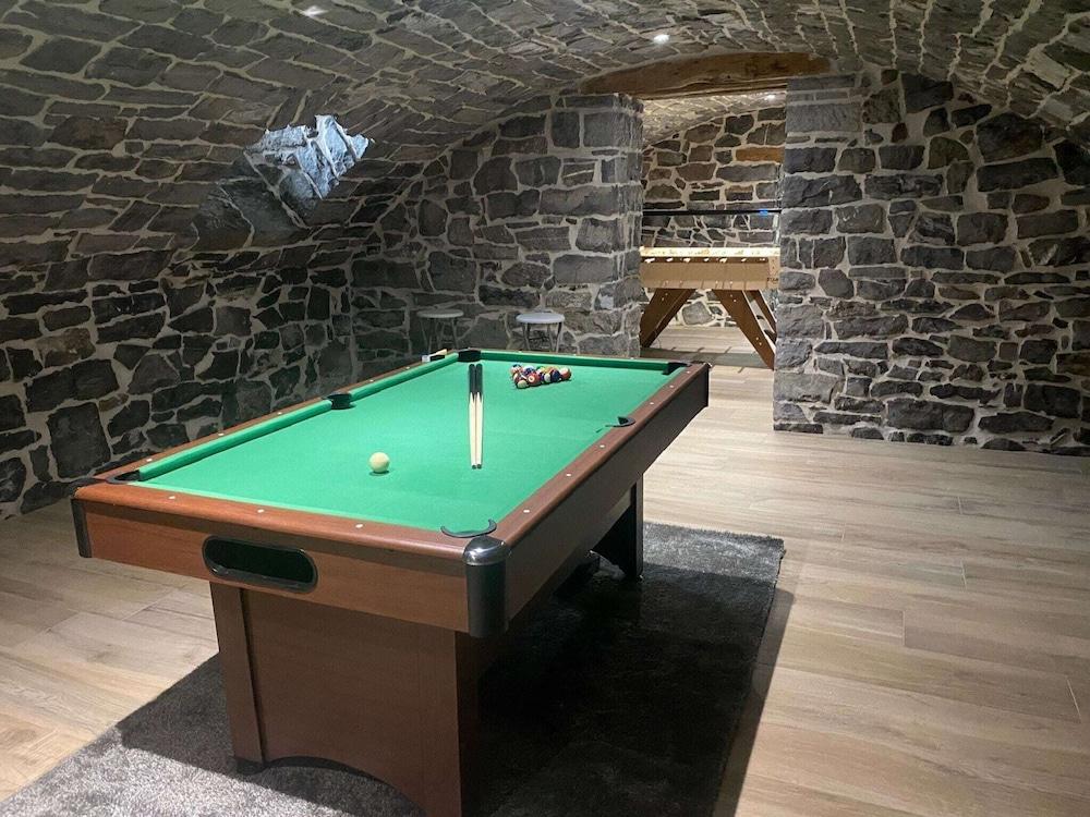 Classy Holiday Home in Achet With Garden - Game Room