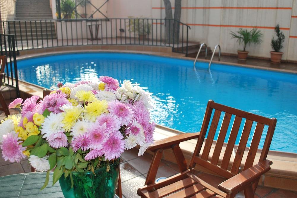 Urban Lodge Hotels - Indoor/Outdoor Pool
