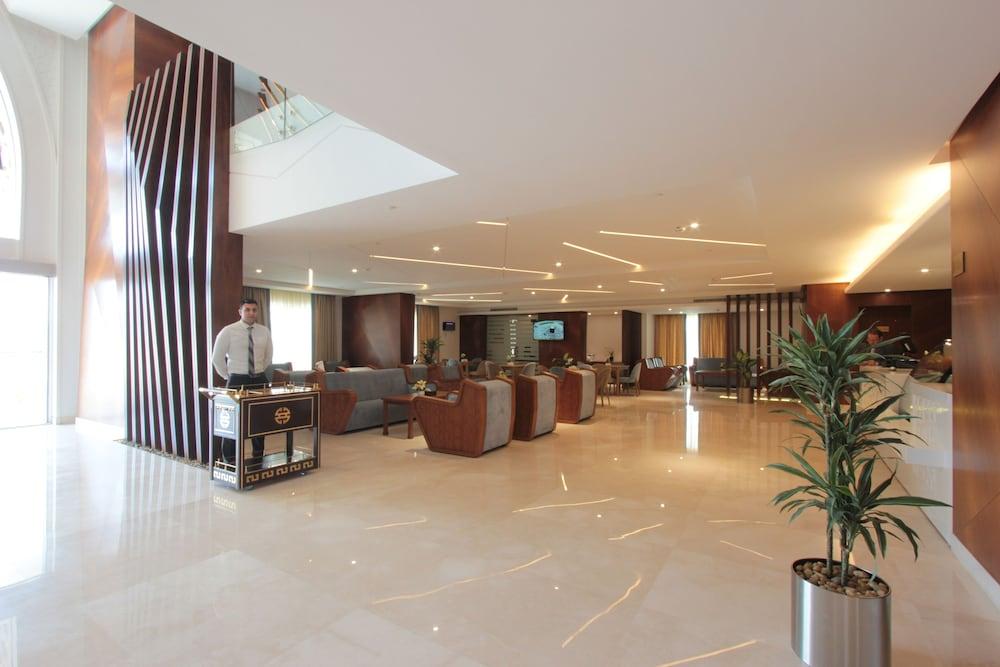 Taj Jeddah Hotel Apartment - Lobby Sitting Area