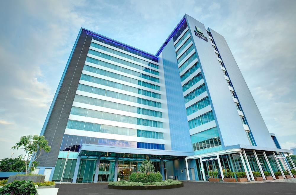 Holiday Inn Express Jakarta International Expo, an IHG Hotel - Featured Image