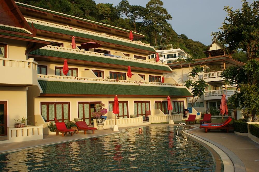 Prince Edouard Apartment & Resort - Pool