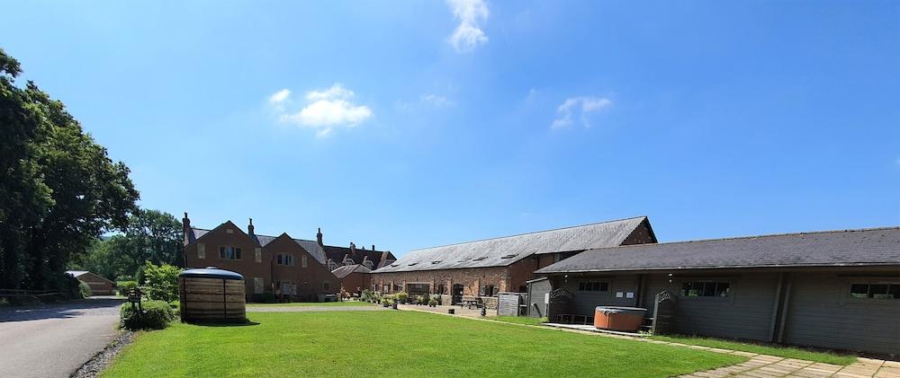 The Victorian Barn self catering holidays with pool & hot tubs - BBQ/Picnic Area