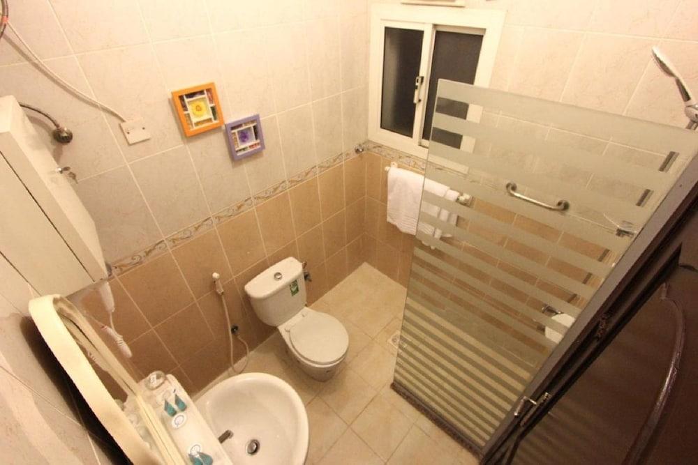 Abahi Apartment - Bathroom