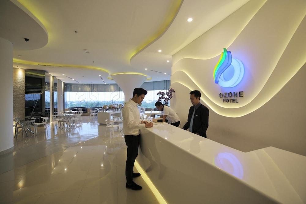 Ozone Hotel Pantai Indah Kapuk - Lobby