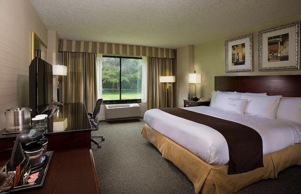 DoubleTree by Hilton Charlotte Airport - Room