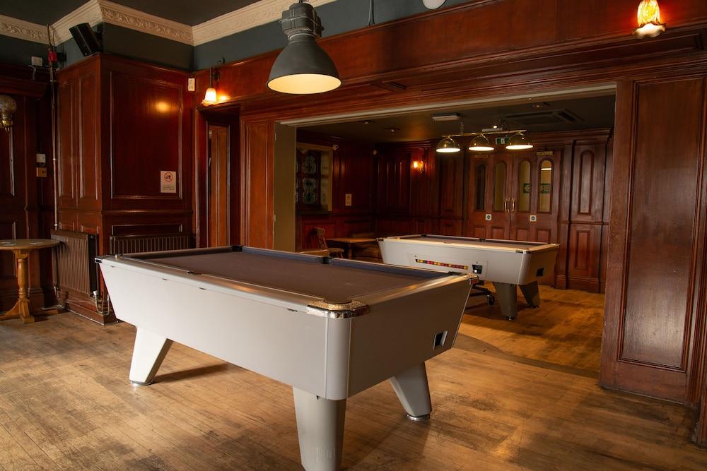 Royal Hotel, Bar & Grill - Game Room