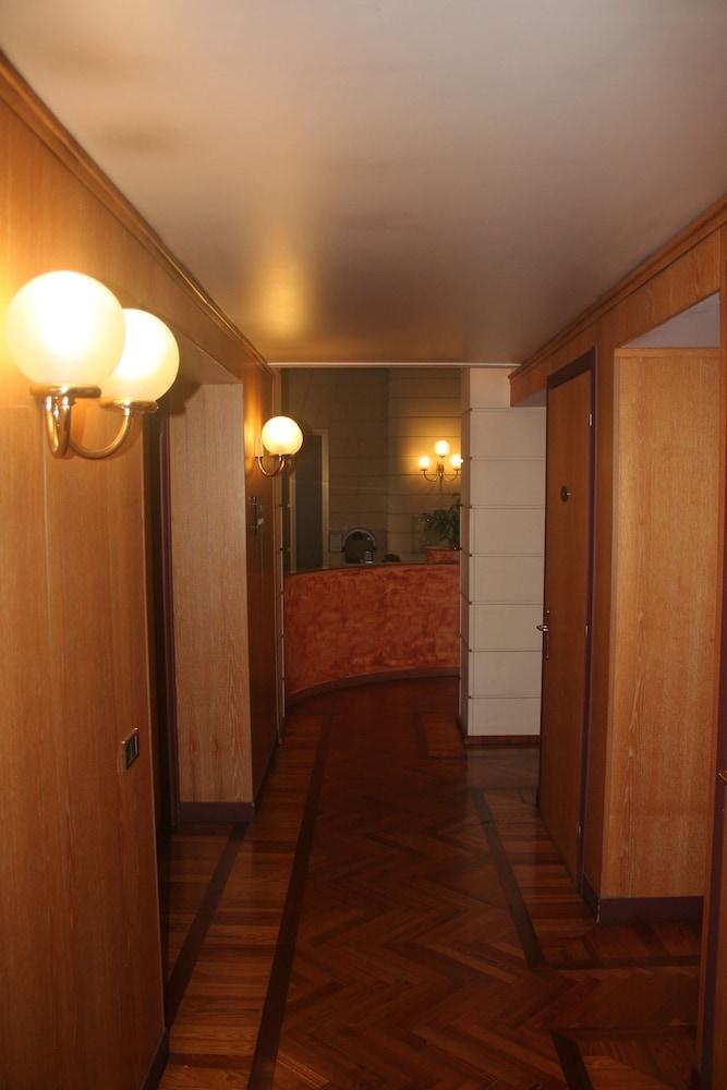 Albert Hotel - Interior