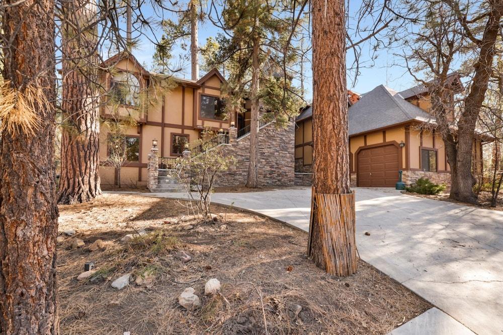 Four Happy Bears Estate - 1277 by Big Bear Vacations - Featured Image