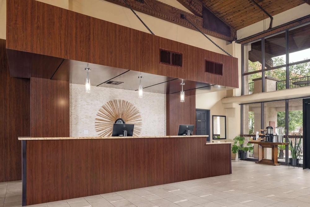 DoubleTree Suites by Hilton Tucson - Williams Center - Reception