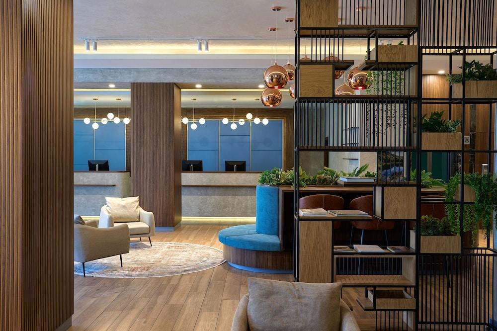 Radisson Hotel Baku - Lobby Sitting Area