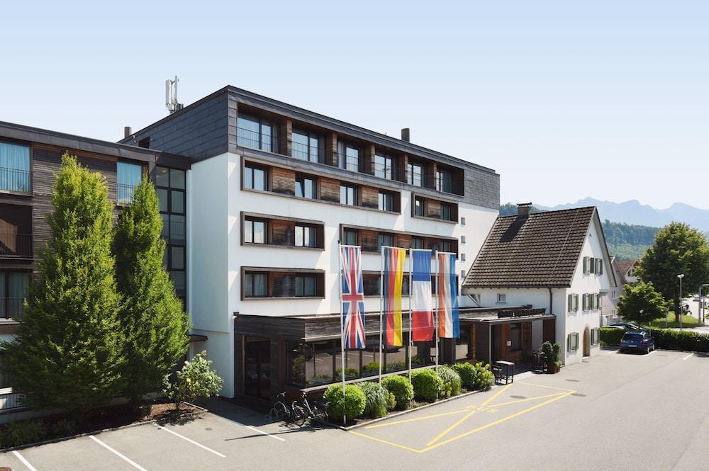 Hotel Weisses Kreuz - Featured Image