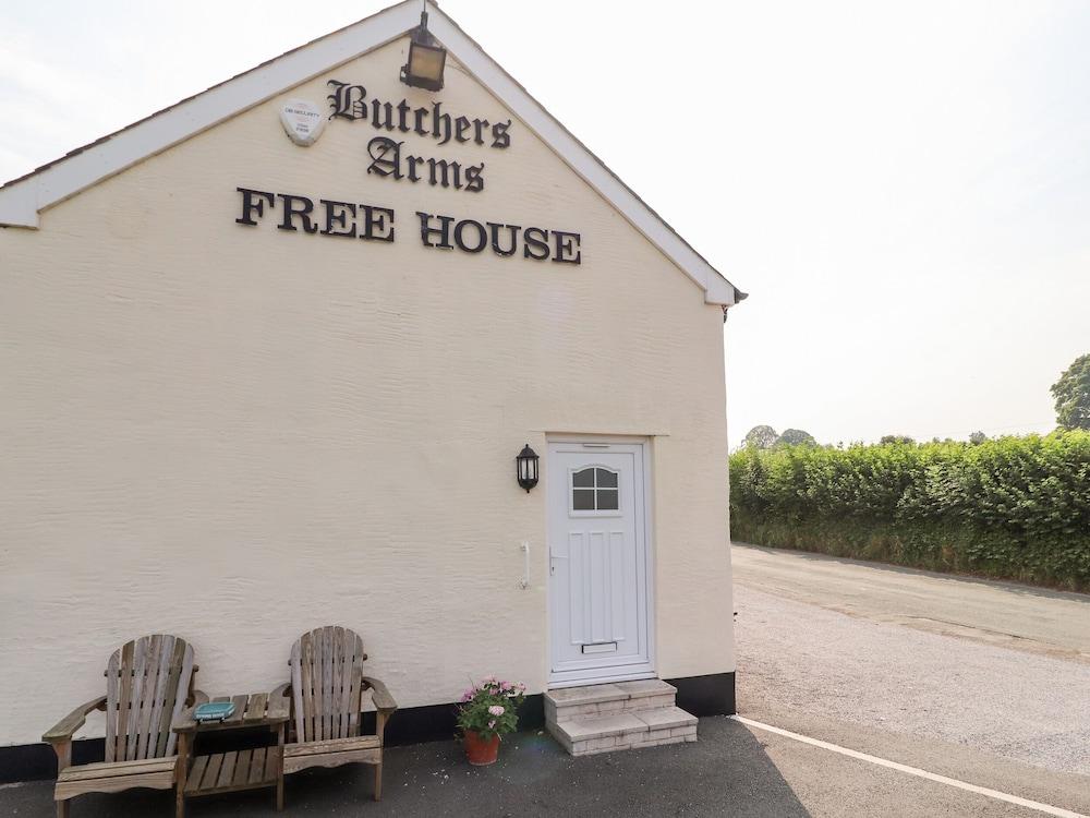 Butchers Arms Cottage - Property Grounds