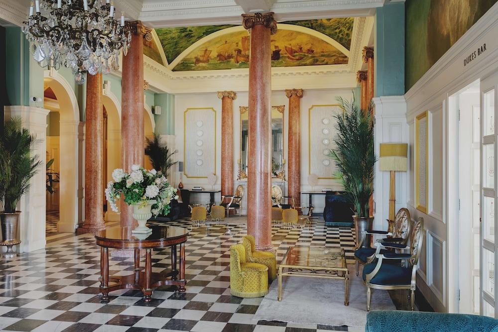 The Queens Hotel - Lobby
