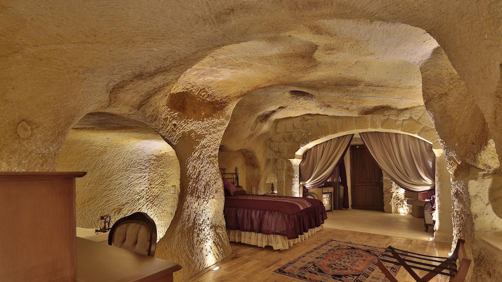 Golden Cave Suites - Room