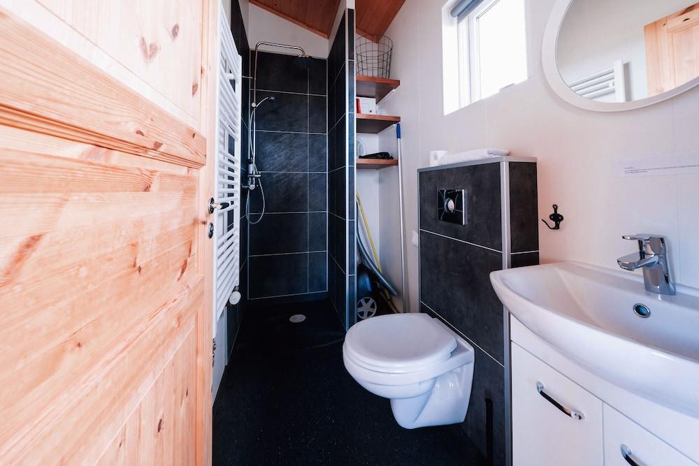 Blue View Cabin 5B with Hot Tub - Bathroom
