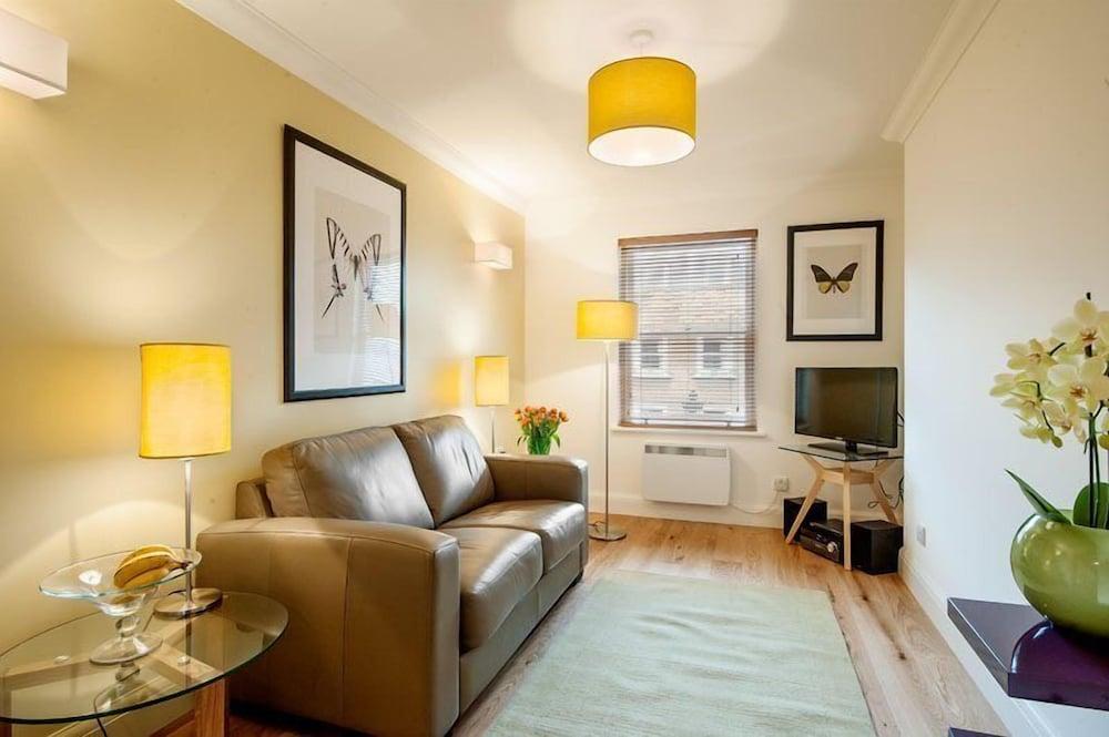 Marylebone - Chiltern Street Apartments by Viridian Apartments - Living Area