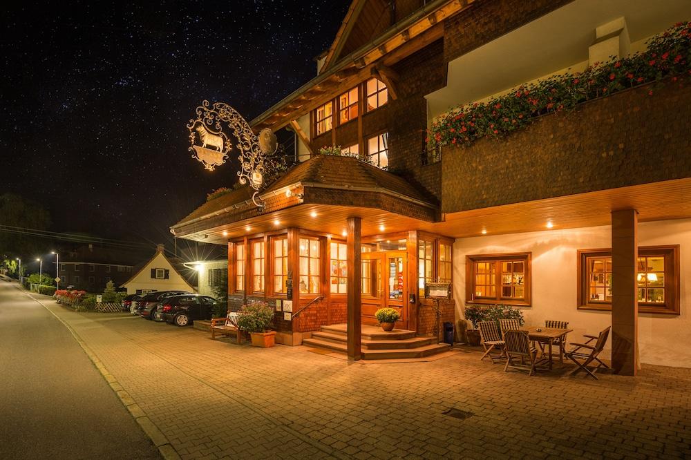 Hotel Restaurant Vinothek Lamm - Featured Image