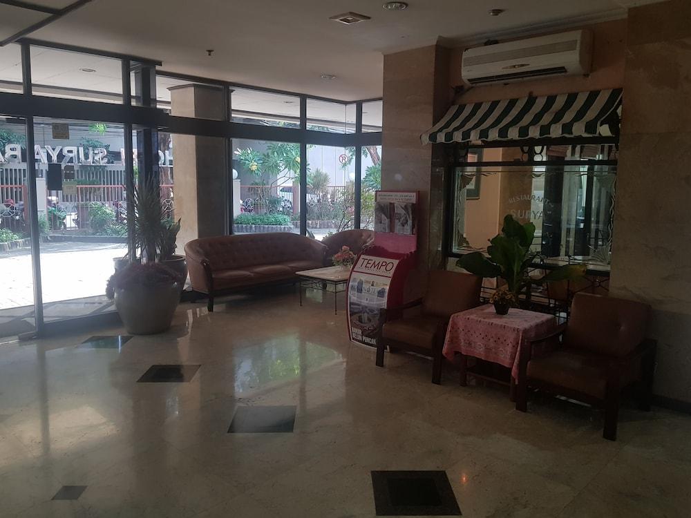Hotel Surya Baru - Lobby Sitting Area