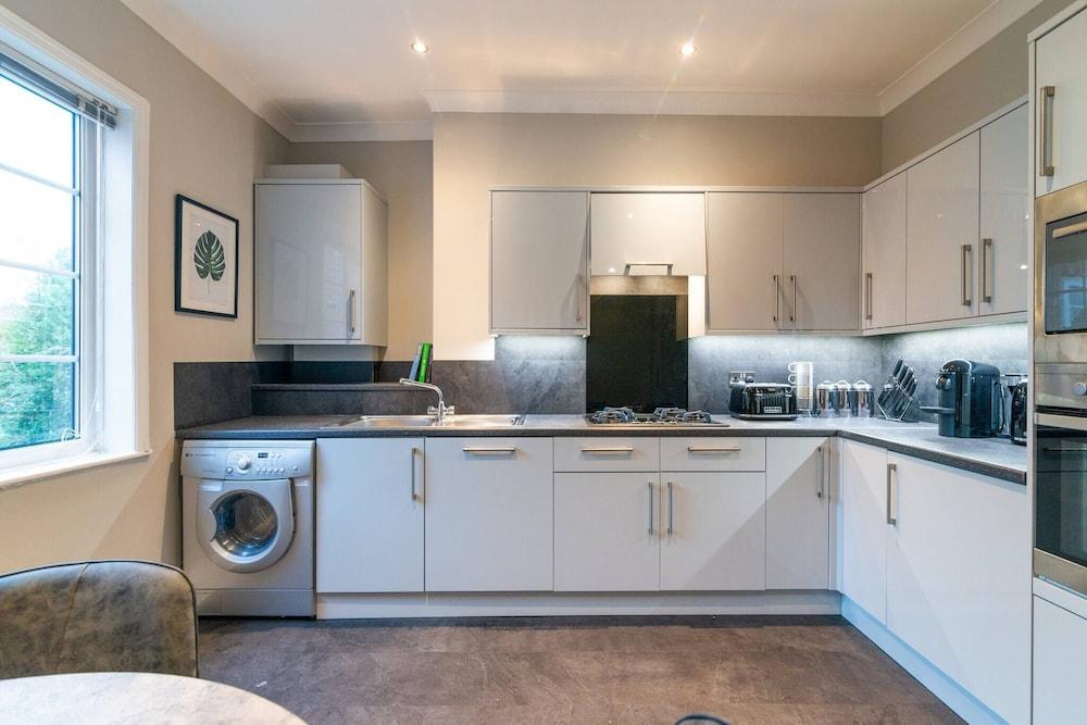 Modern Living 2 Bedroom Apartment South Wilmslow - Interior