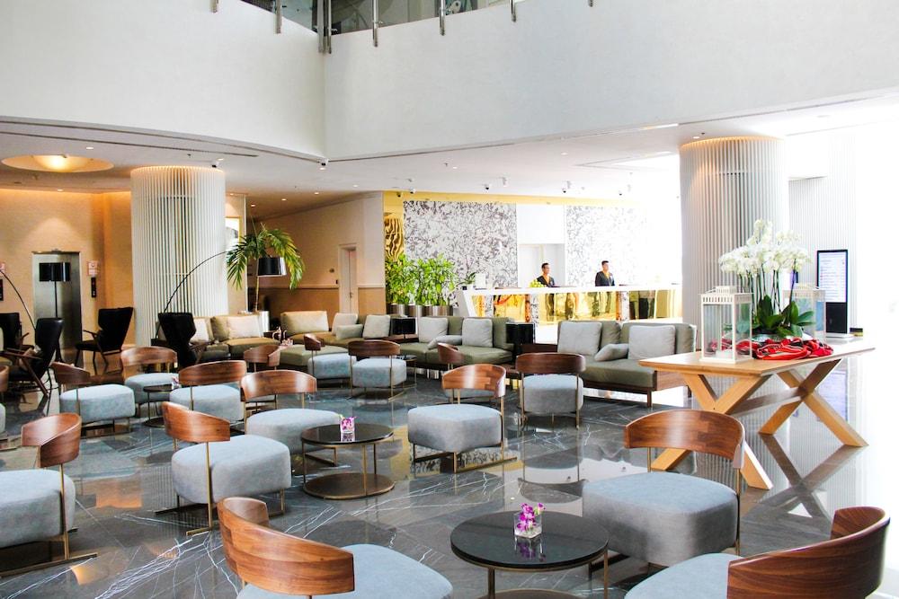 فندق هوليداي فيلا الدوحة - Lobby Sitting Area