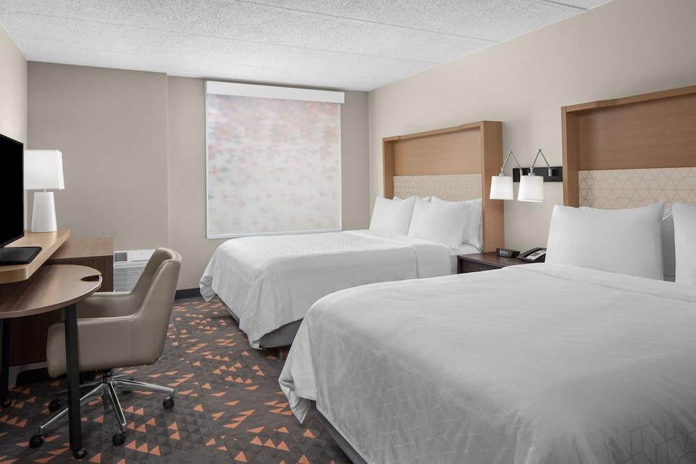 Holiday Inn Hasbrouck Heights-Meadowlands, an IHG Hotel - Room