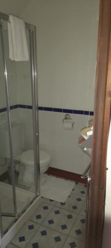 ذا أولد كورت هاوس - Bathroom