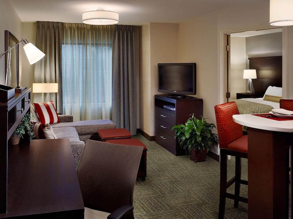 Staybridge Suites Tysons - McLean, an IHG Hotel - Room