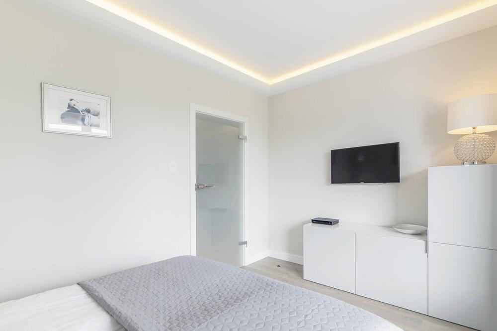 Luxury Apartments - Okrzei Residence - Room