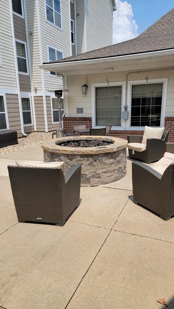 Residence Inn by Marriott Kansas City Independence - BBQ/Picnic Area