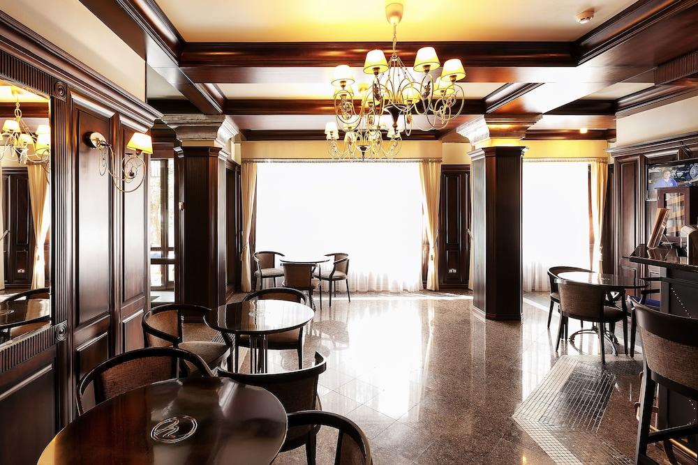 Chichikov Hotel - Lobby Lounge
