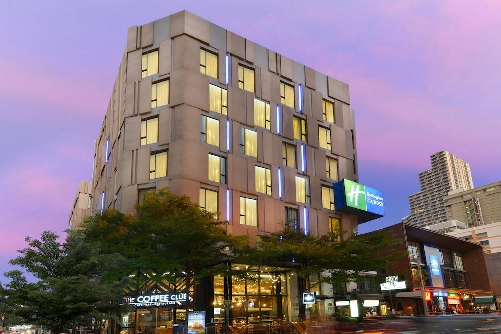 Holiday Inn Express Bangkok Sukhumvit 11, an IHG Hotel - Featured Image