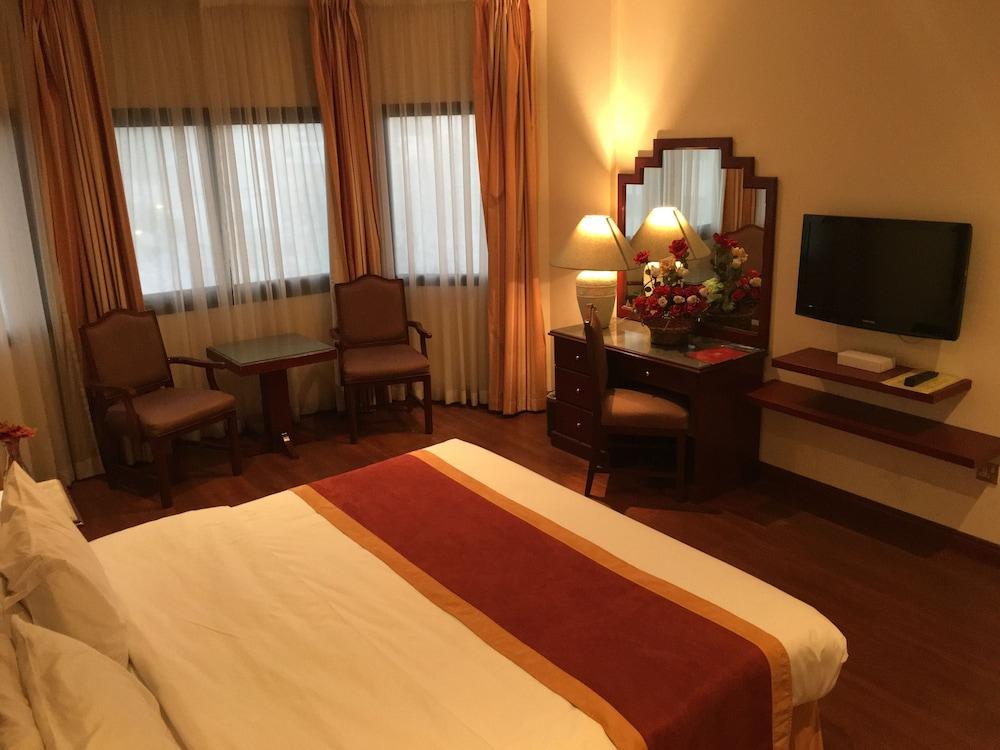 Bahrain Carlton Hotel - Room
