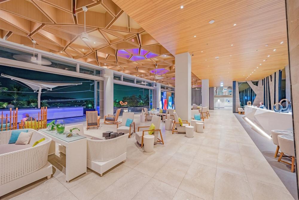 Oceanfront Beach Resort - Reception