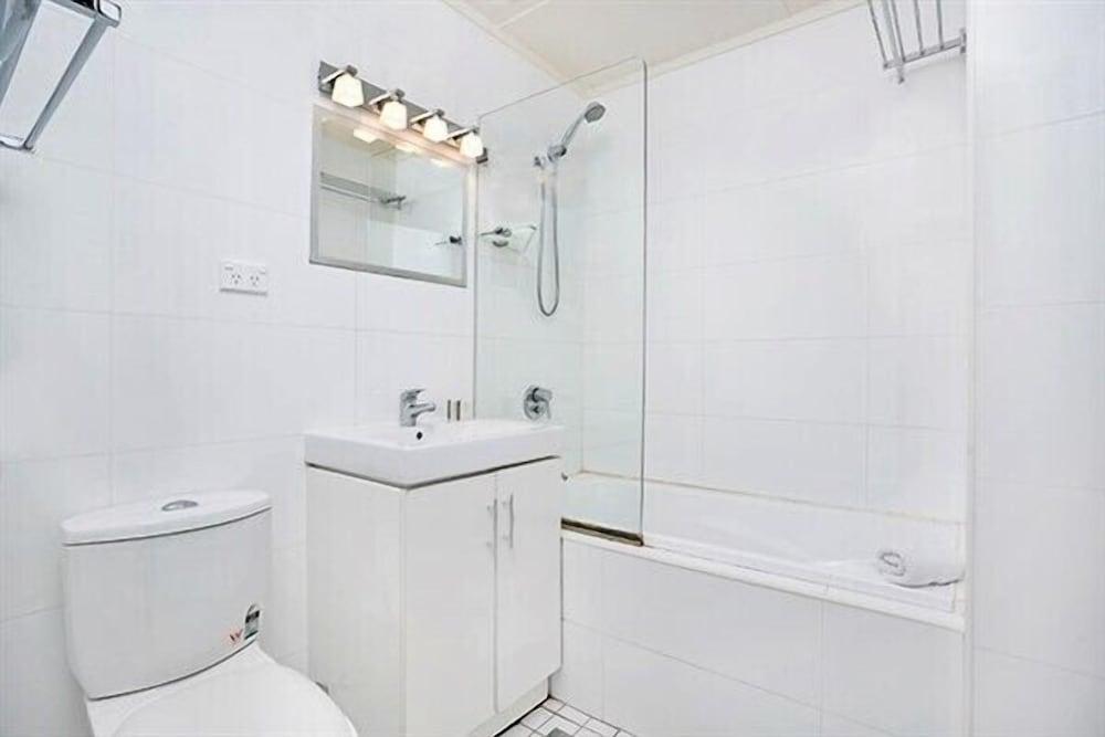 The Apartment Service CLIVE - Bathroom