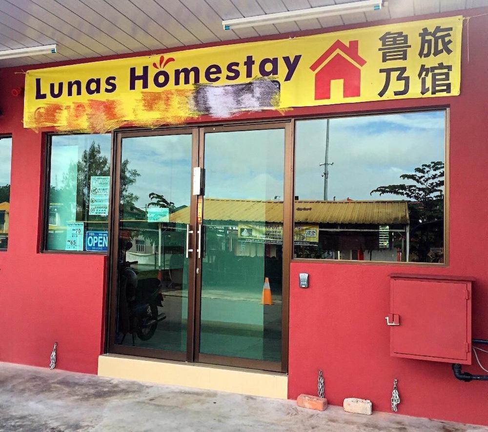 Lunas Homestay by Yolodge - Featured Image