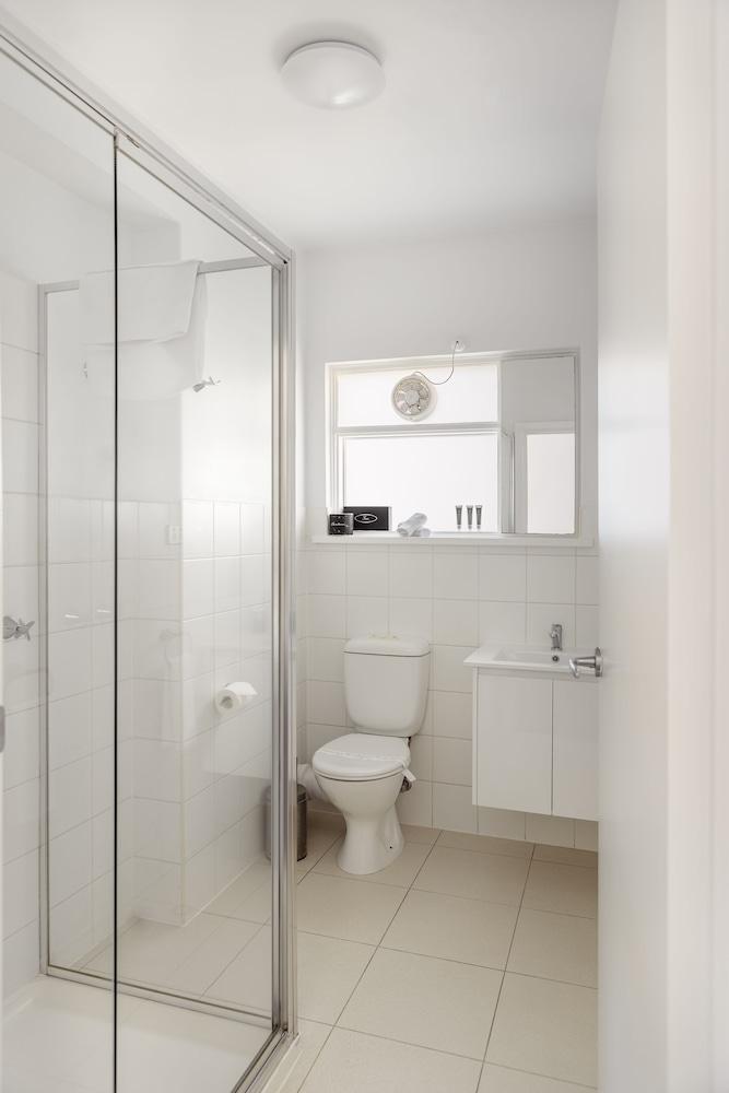 MAC South Yarra by Melbourne Apartment Collection - Bathroom
