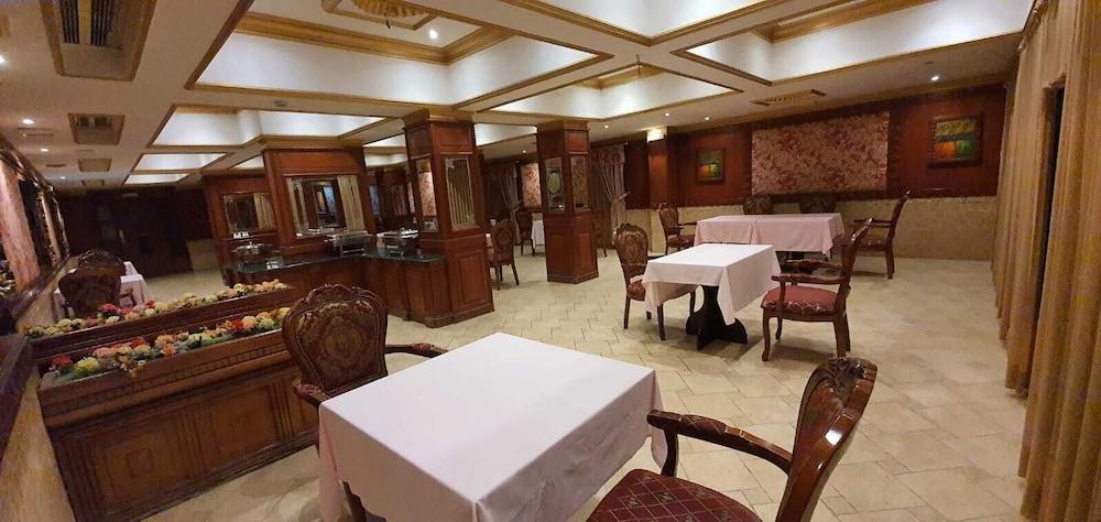 فندق كابيتال أو 125 مون بلازا - Restaurant