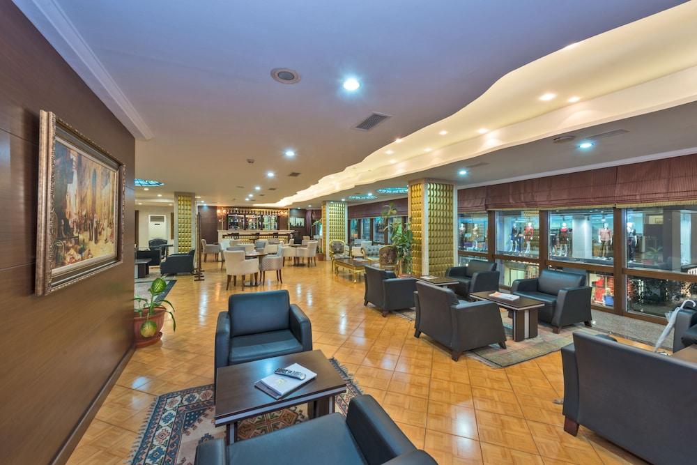 Dalan Hotel - Lobby Sitting Area