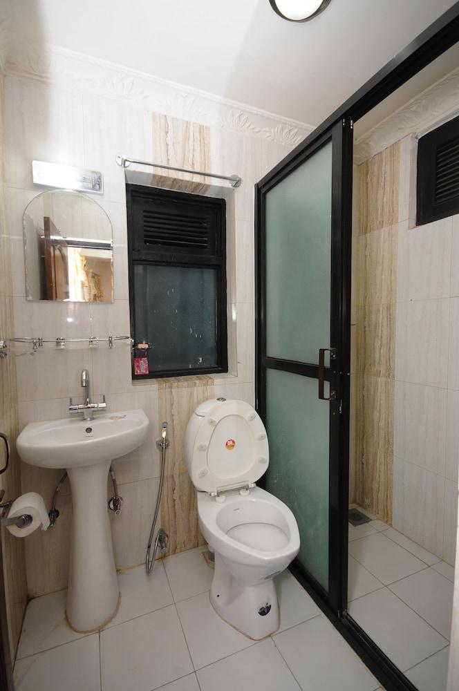 Hotel ManoHara - Bathroom