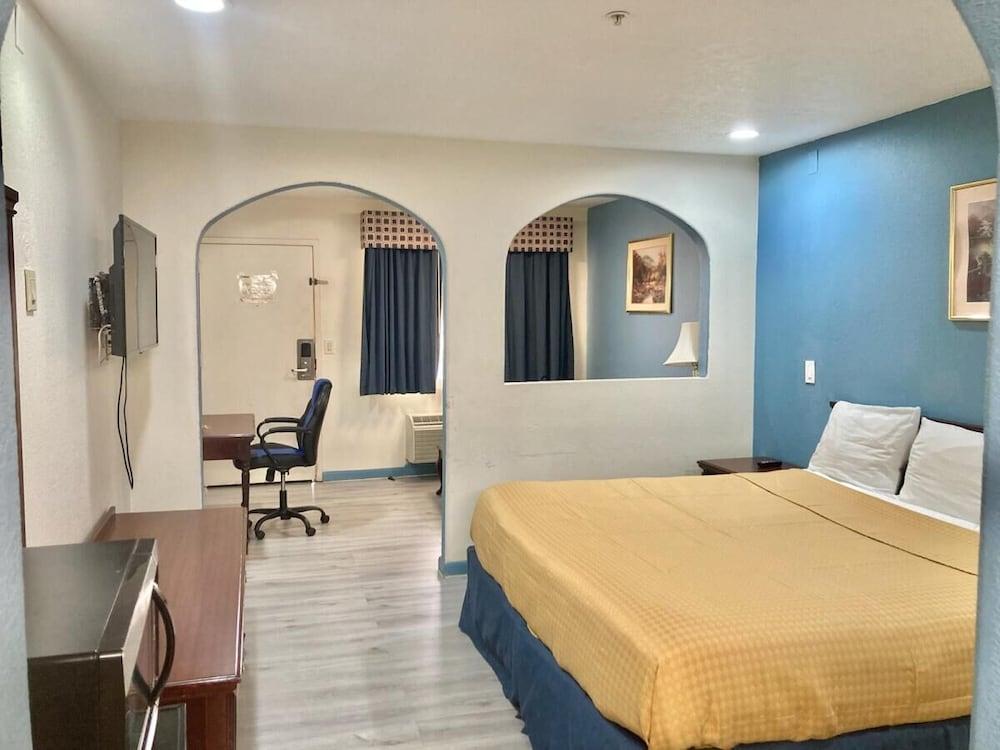 Americas Best Value Inn & Suites Houston Brookhollow NW - Featured Image