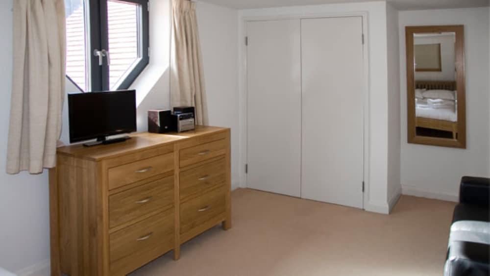 Oxford Serviced Apartments - Castle - Living Area