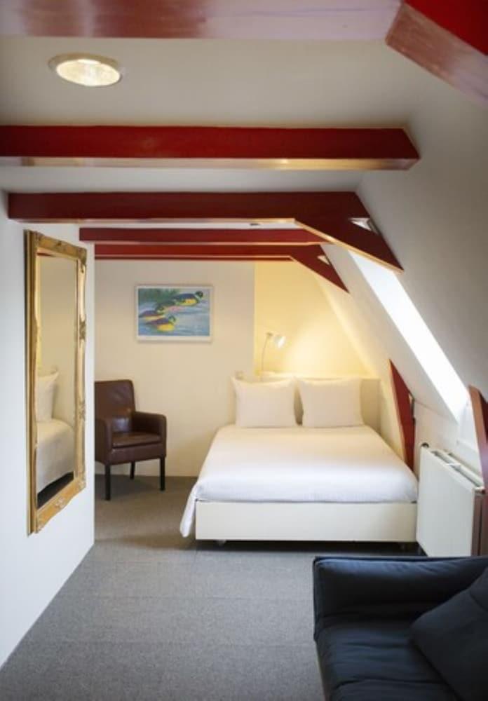 Quentin Hotel Golden Bear - Room