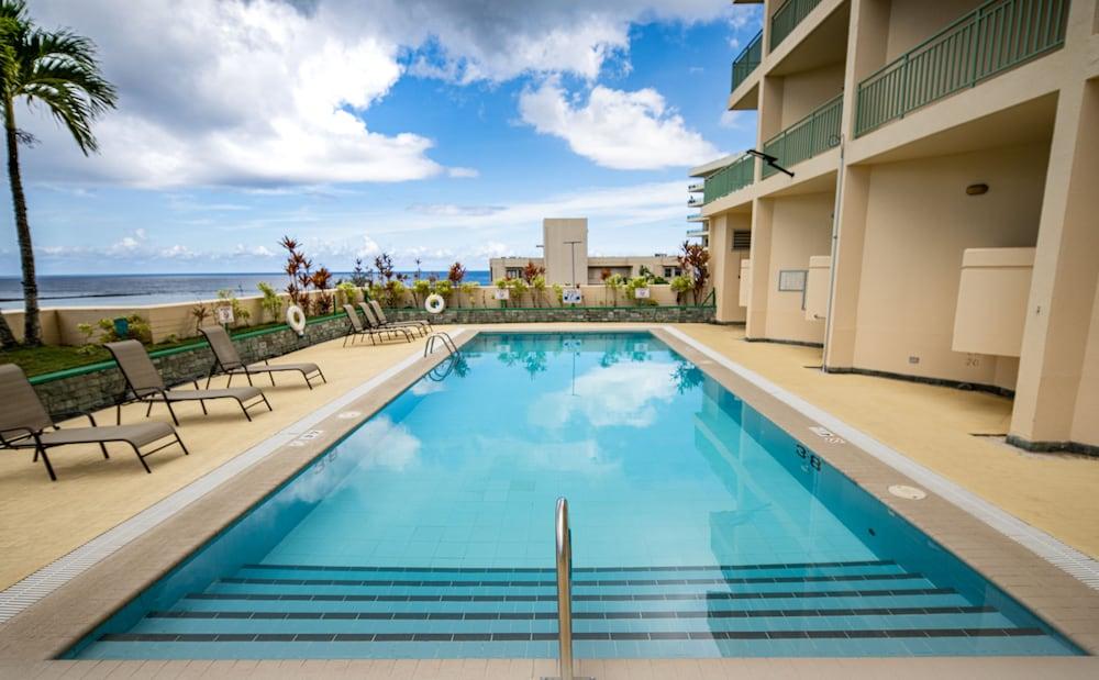 Holiday Resort & Spa Guam - Pool