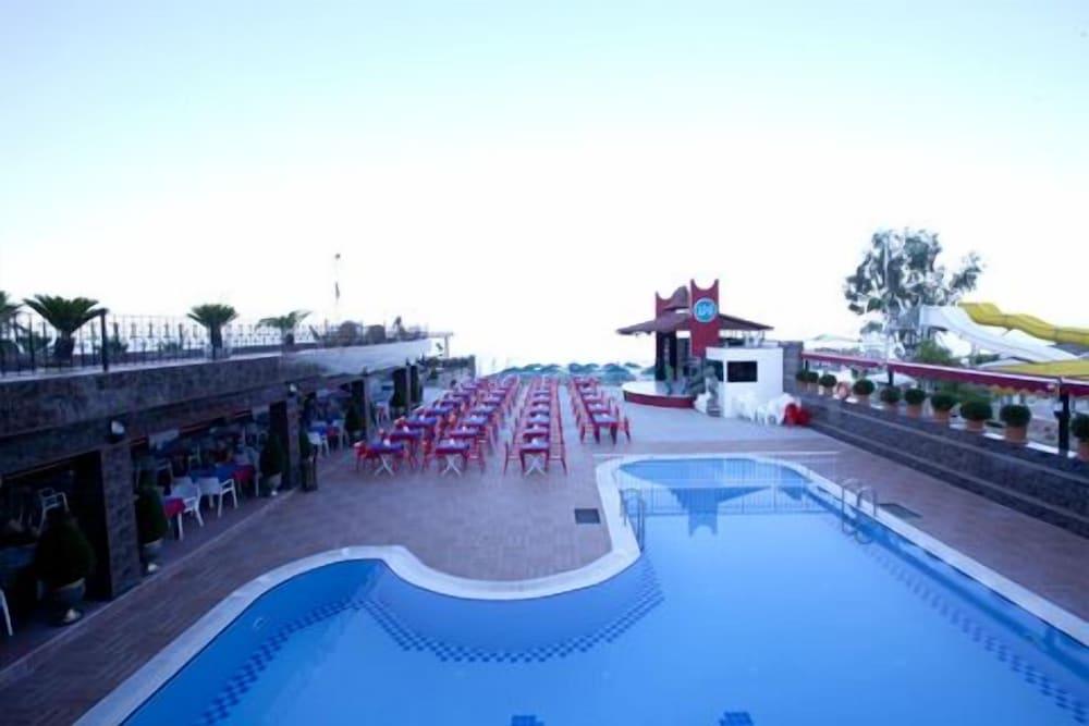 Aleria Belport Beach Hotel - Outdoor Pool