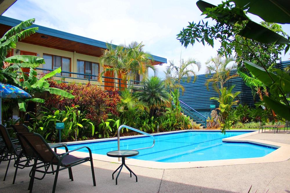 Soluxe El Sesteo Hotel - Outdoor Pool