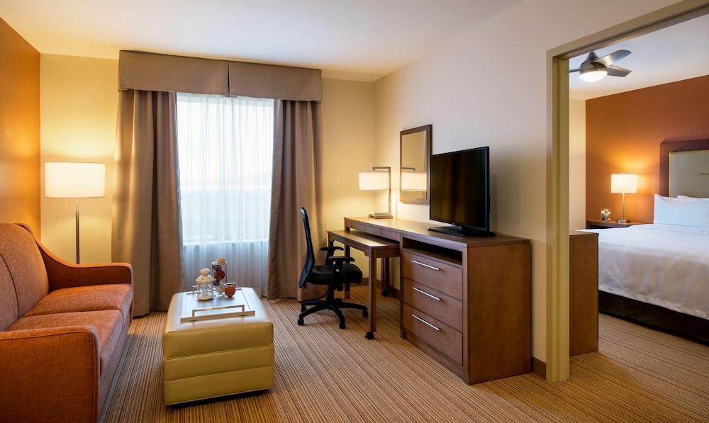 Homewood Suites by Hilton Winnipeg Airport-Polo Park, MB - Room