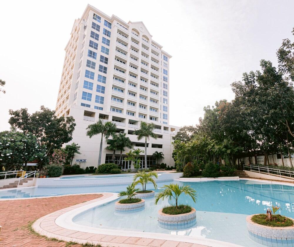 Sotogrande Hotel And Resort - Outdoor Pool